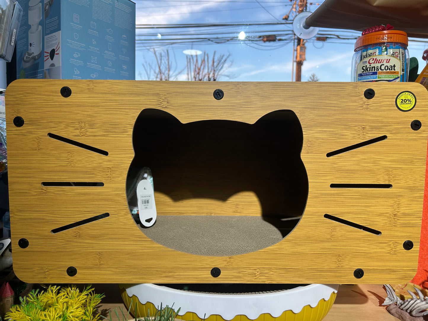 RASCADOR CON CARITA DE GATO